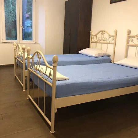 ゲストハウス ルームズ ガーデン 3*